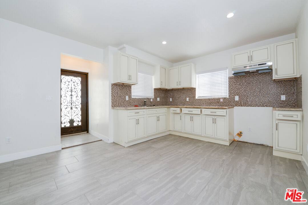 Apartment for rent at 520 W 82nd St #520524 1 4, Los Angeles, CA 90044