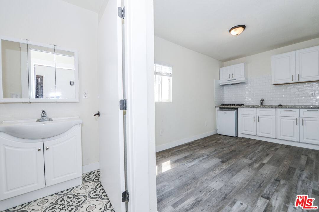 Apartment for rent at 520 W 82nd St #520524 1 4, Los Angeles, CA 90044