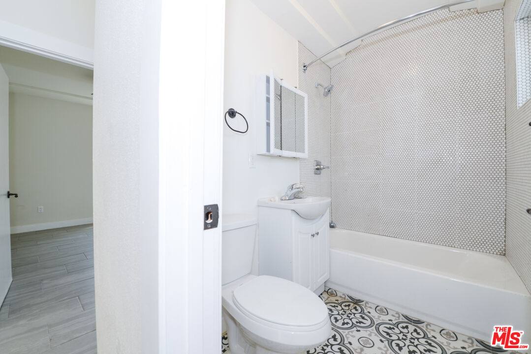 Apartment for rent at 520 W 82nd St #520524 1 4, Los Angeles, CA 90044