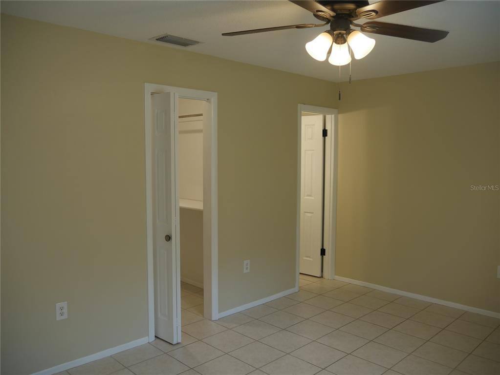 Apartment for rent at 2411 Aspinwall St, Sarasota, FL 34237