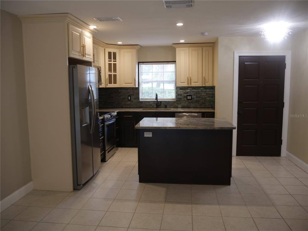 Apartment for rent at 2411 Aspinwall St, Sarasota, FL 34237