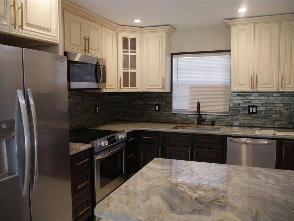 Apartment for rent at 2411 Aspinwall St, Sarasota, FL 34237