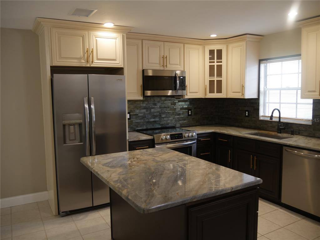 Apartment for rent at 2411 Aspinwall St, Sarasota, FL 34237