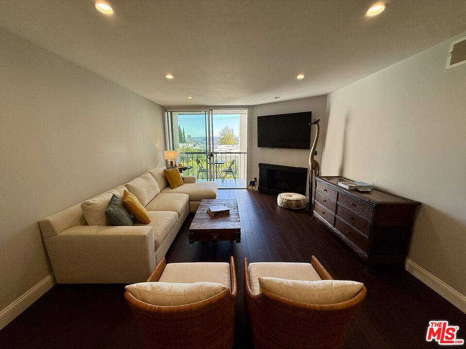 Condo for rent at 8530 Holloway Dr #318, West Hollywood, CA 90069