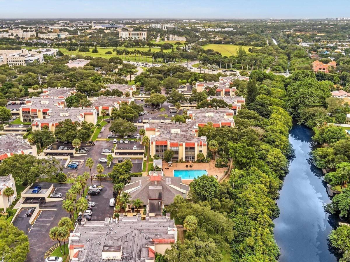 Apartment for rent at 614 NW 13th St #150, Boca Raton, FL 33486