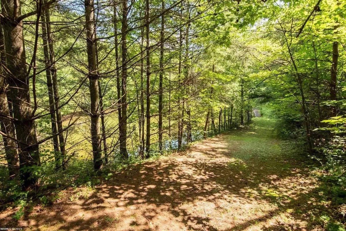 2015 Union School Rd SW, Willis, VA 24380