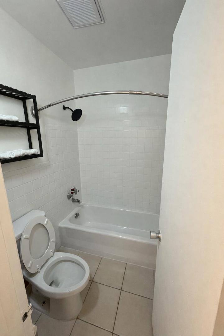 Apartment for rent at 1001 S Riverside Dr #203, Pompano Beach, FL 33062