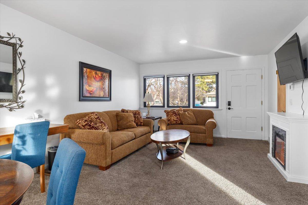 1305 9th St W 7, Billings, MT 59101 - Apartment For Rent - Image 2