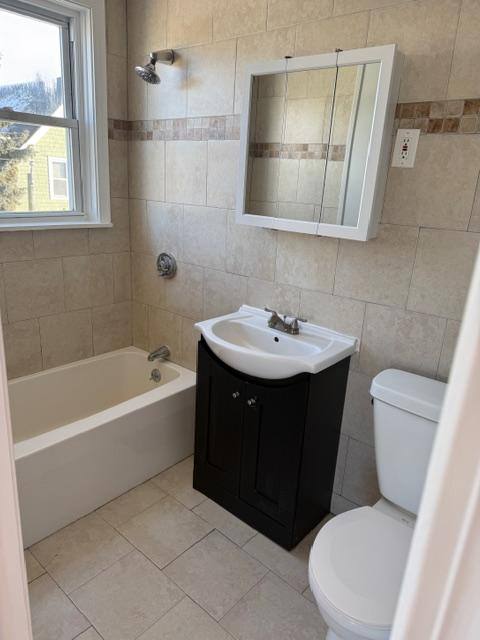 Apartment for rent at 48 Mystic St #48-3, Fall River, MA 02724
