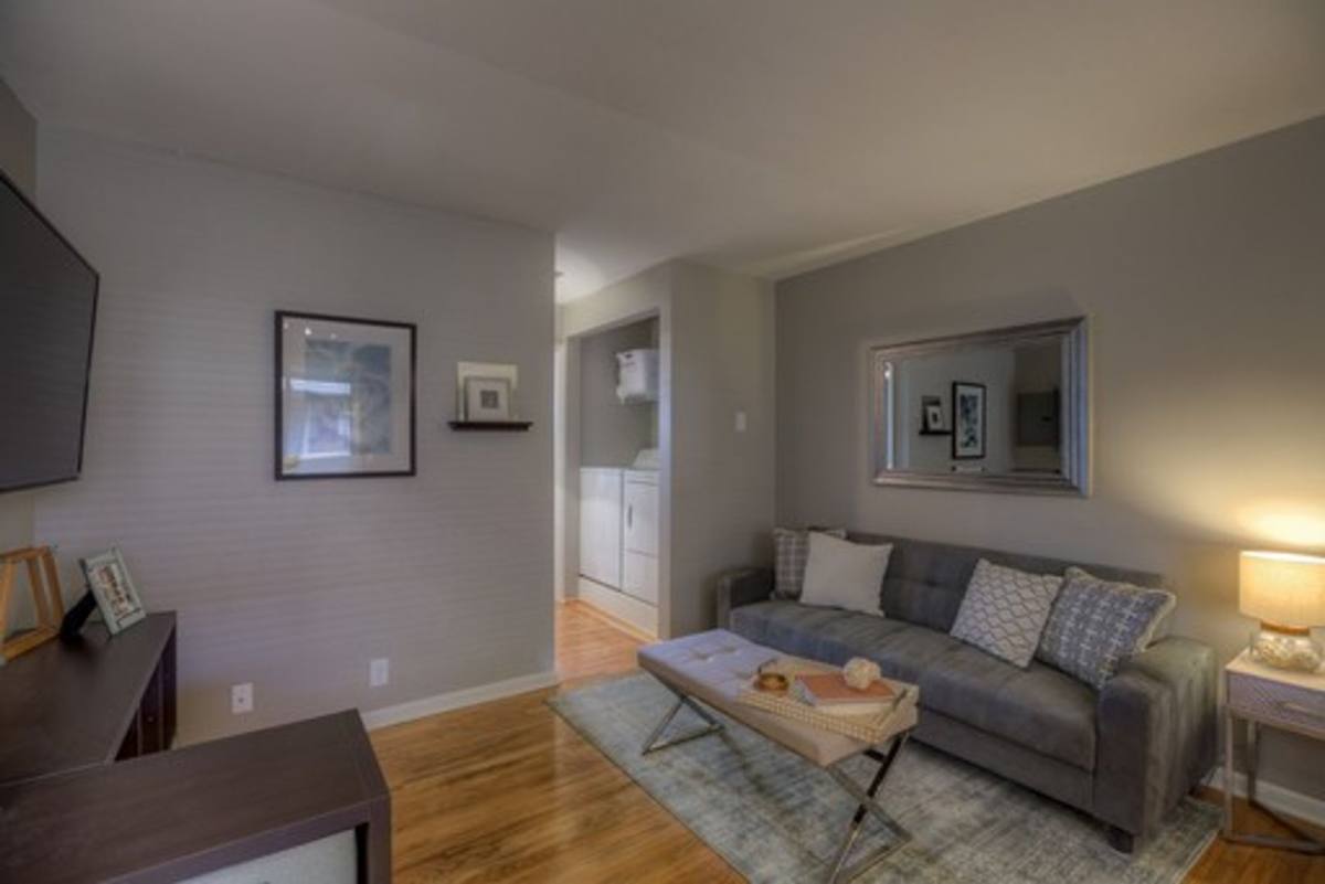 Apartment for rent at 124 S 39th St, Omaha, NE 68131