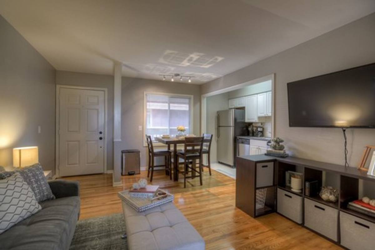 Apartment for rent at 124 S 39th St, Omaha, NE 68131