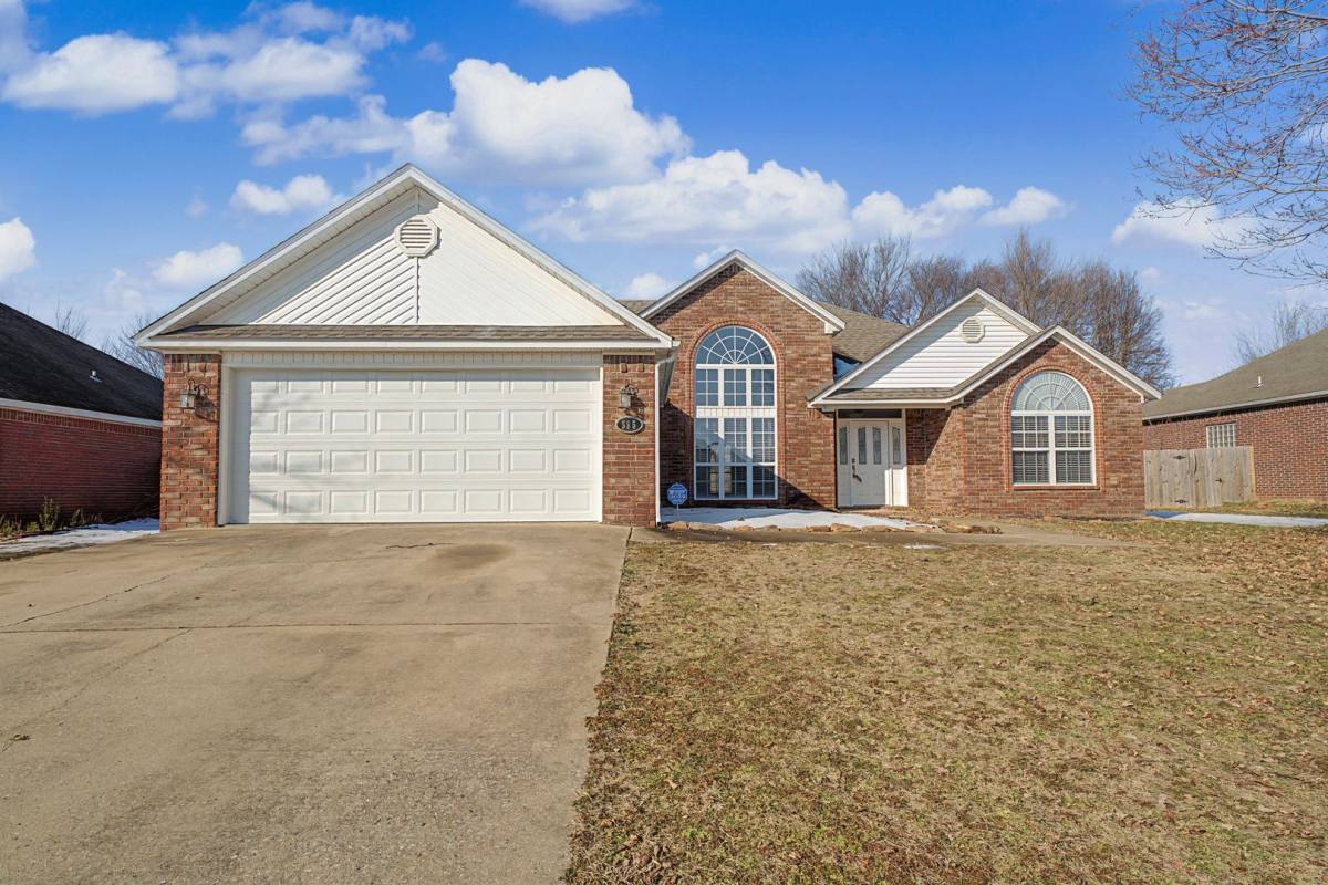 House for rent at 585 Lynn Dr, Pea Ridge, AR 72751
