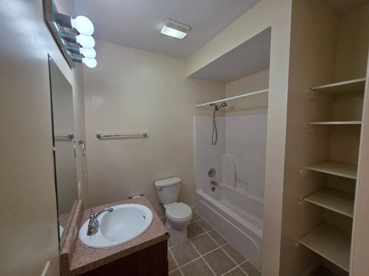 Apartment for rent at 1102 E 33rd St, Savannah, GA 31404