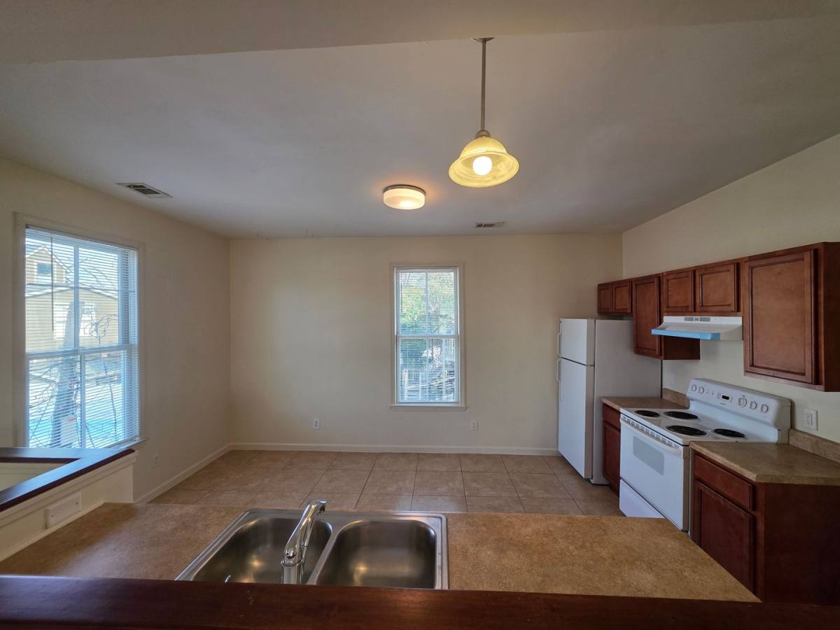 Apartment for rent at 1102 E 33rd St, Savannah, GA 31404