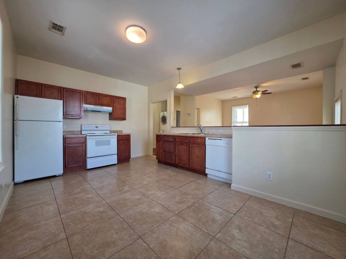Apartment for rent at 1102 E 33rd St, Savannah, GA 31404