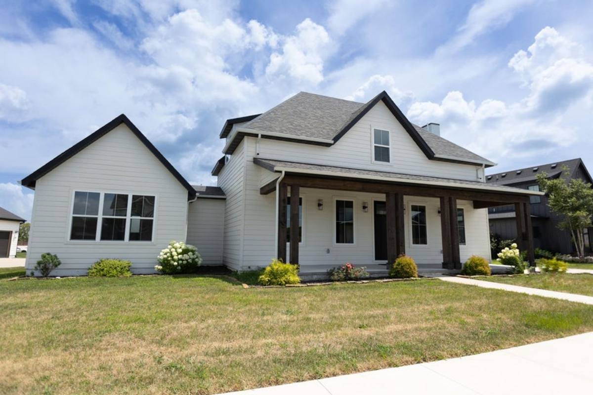House for rent at 970 E Valley Trail Dr, Republic, MO 65738