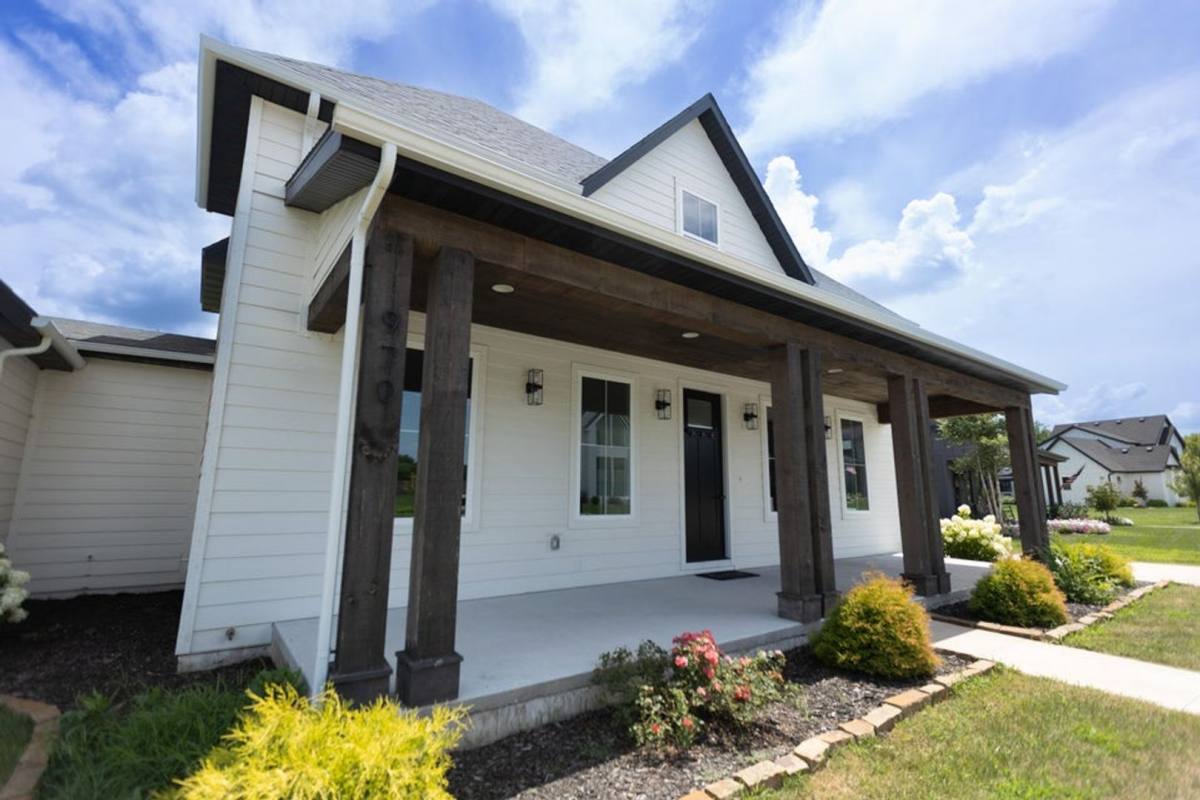 House for rent at 970 E Valley Trail Dr, Republic, MO 65738
