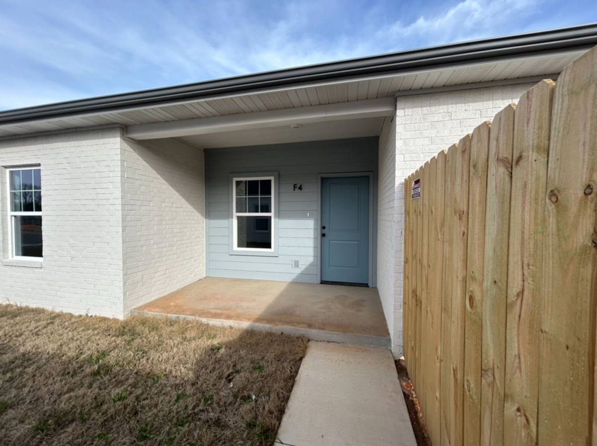 Apartment for rent at 1820 Riverview Dr, Elkins, AR 72727