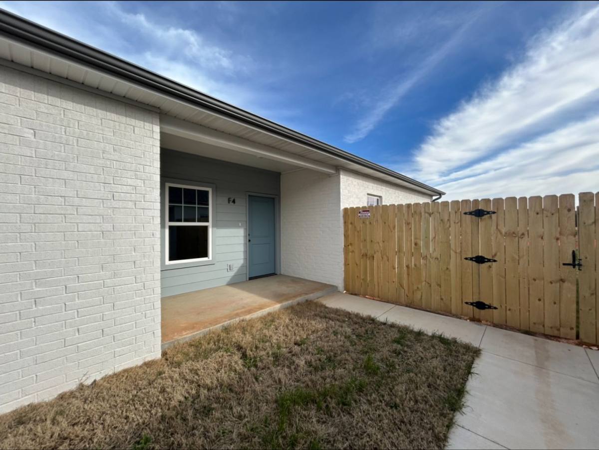 Apartment for rent at 1820 Riverview Dr, Elkins, AR 72727