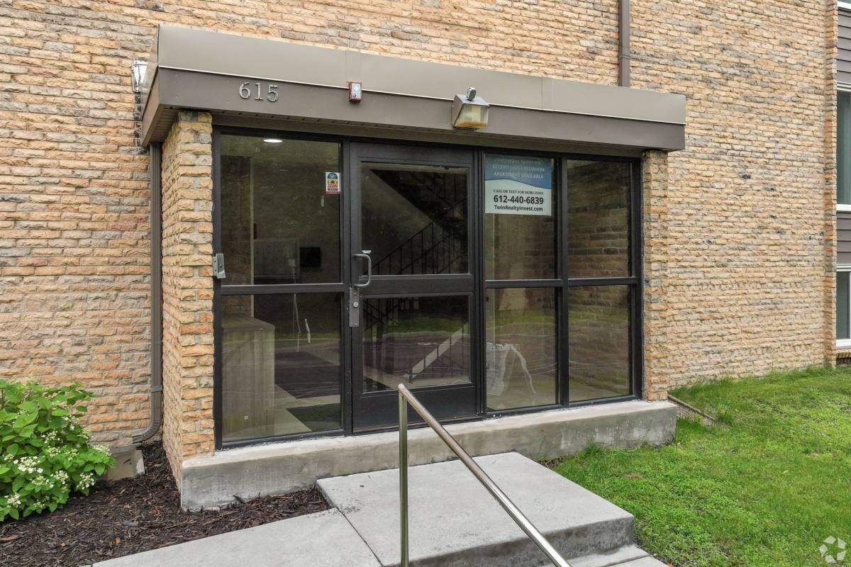 Apartment for rent at 615 15th Ave SE, Minneapolis, MN 55414