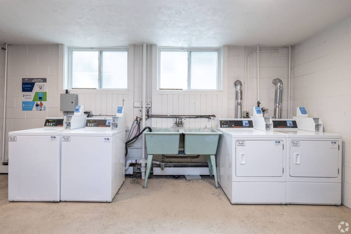 Apartment for rent at 615 15th Ave SE, Minneapolis, MN 55414