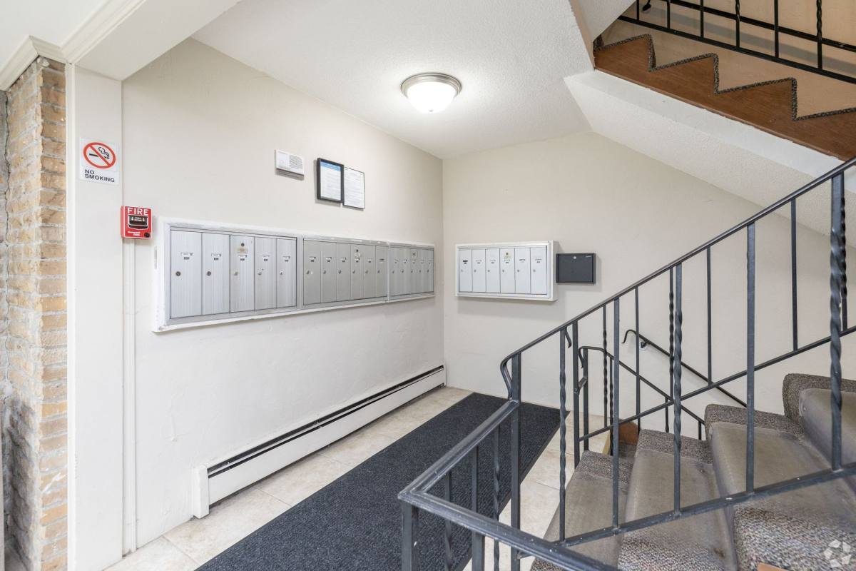 Apartment for rent at 615 15th Ave SE, Minneapolis, MN 55414
