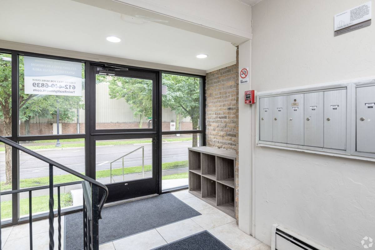 Apartment for rent at 615 15th Ave SE, Minneapolis, MN 55414