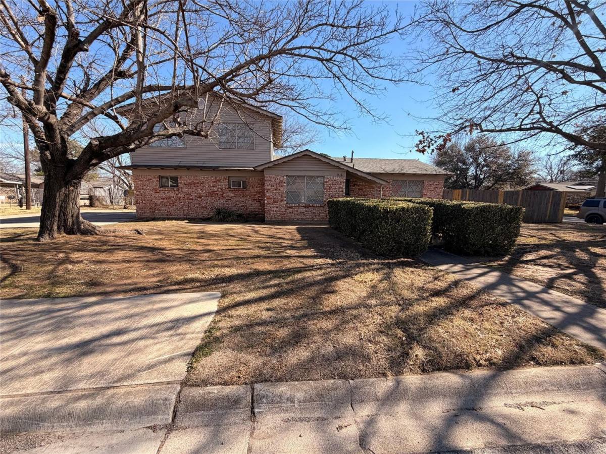 House for rent at 1416 Norwood Dr, Hurst, TX 76053