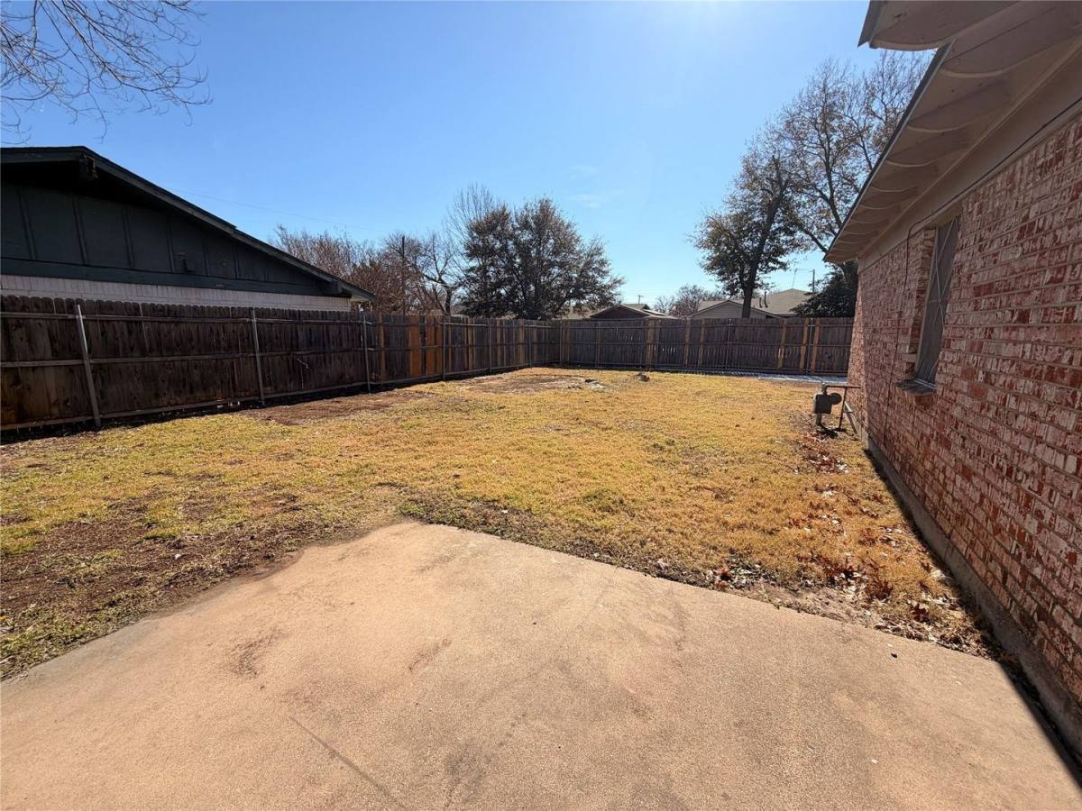 House for rent at 1416 Norwood Dr, Hurst, TX 76053