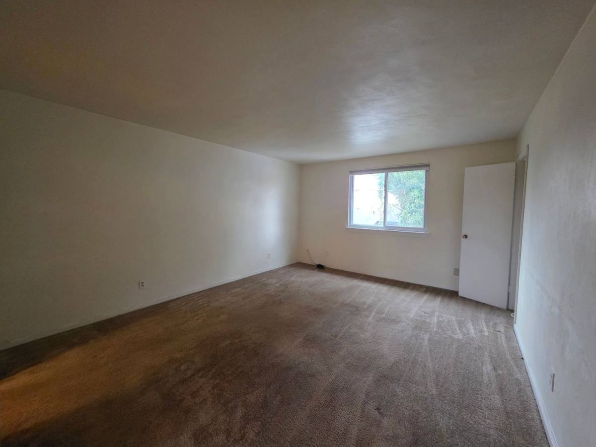 Apartment for rent at 935, 937, 939, 941, 943 Holladay St, Portsmouth, VA 23704