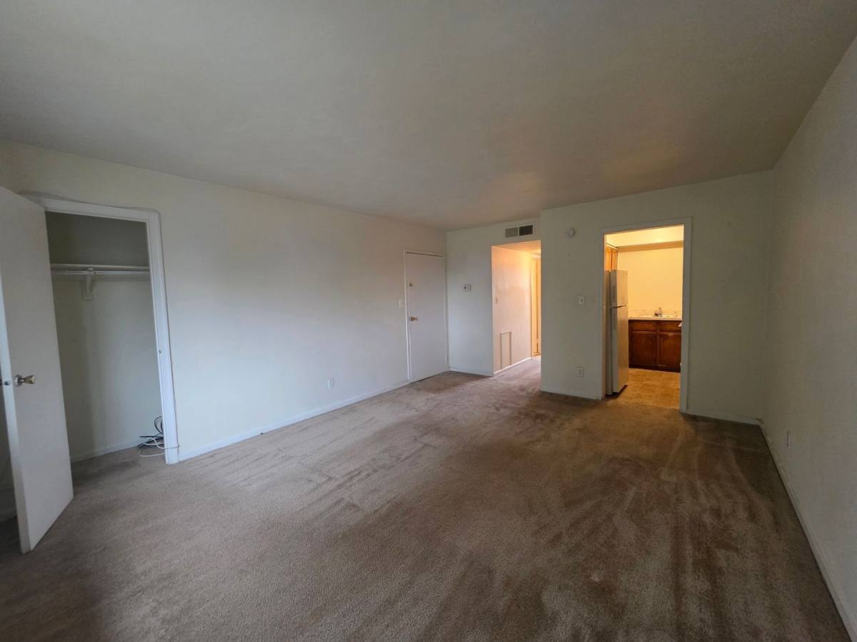 Apartment for rent at 935, 937, 939, 941, 943 Holladay St, Portsmouth, VA 23704