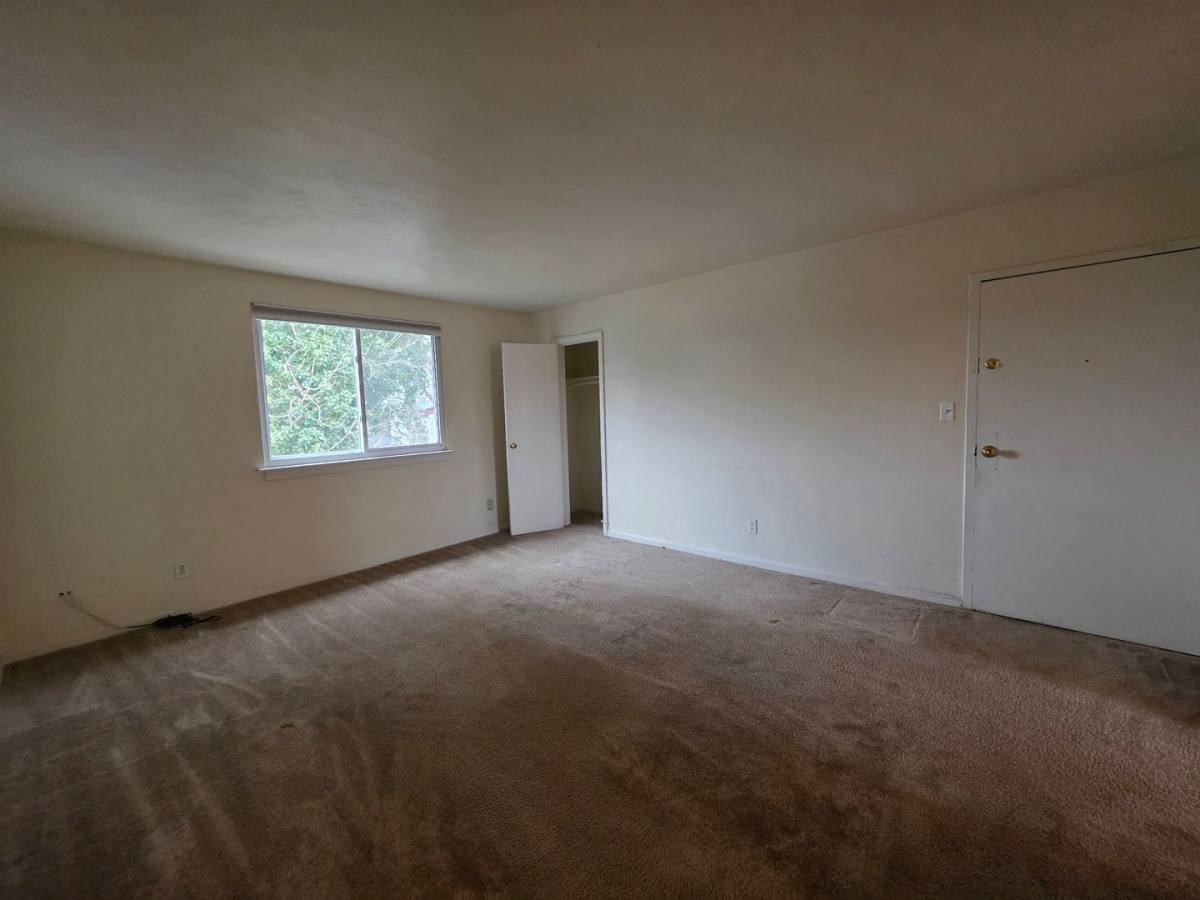 Apartment for rent at 935, 937, 939, 941, 943 Holladay St, Portsmouth, VA 23704