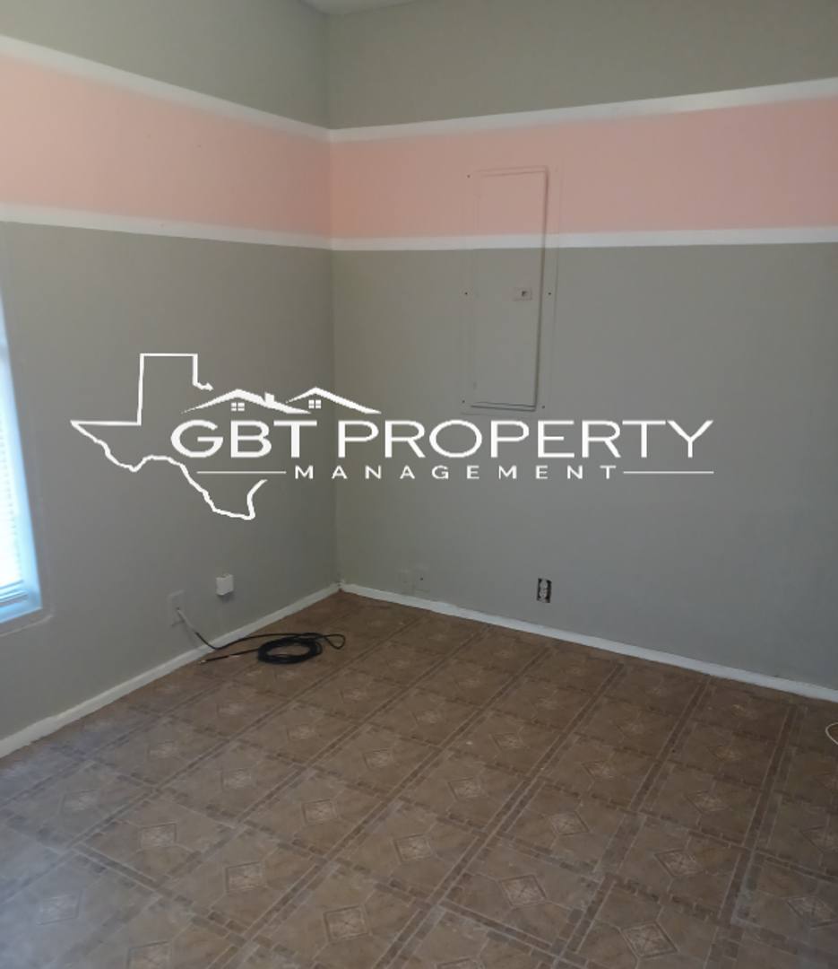 Apartment for rent at 205 - 207 Davis St, Longview, TX 75602