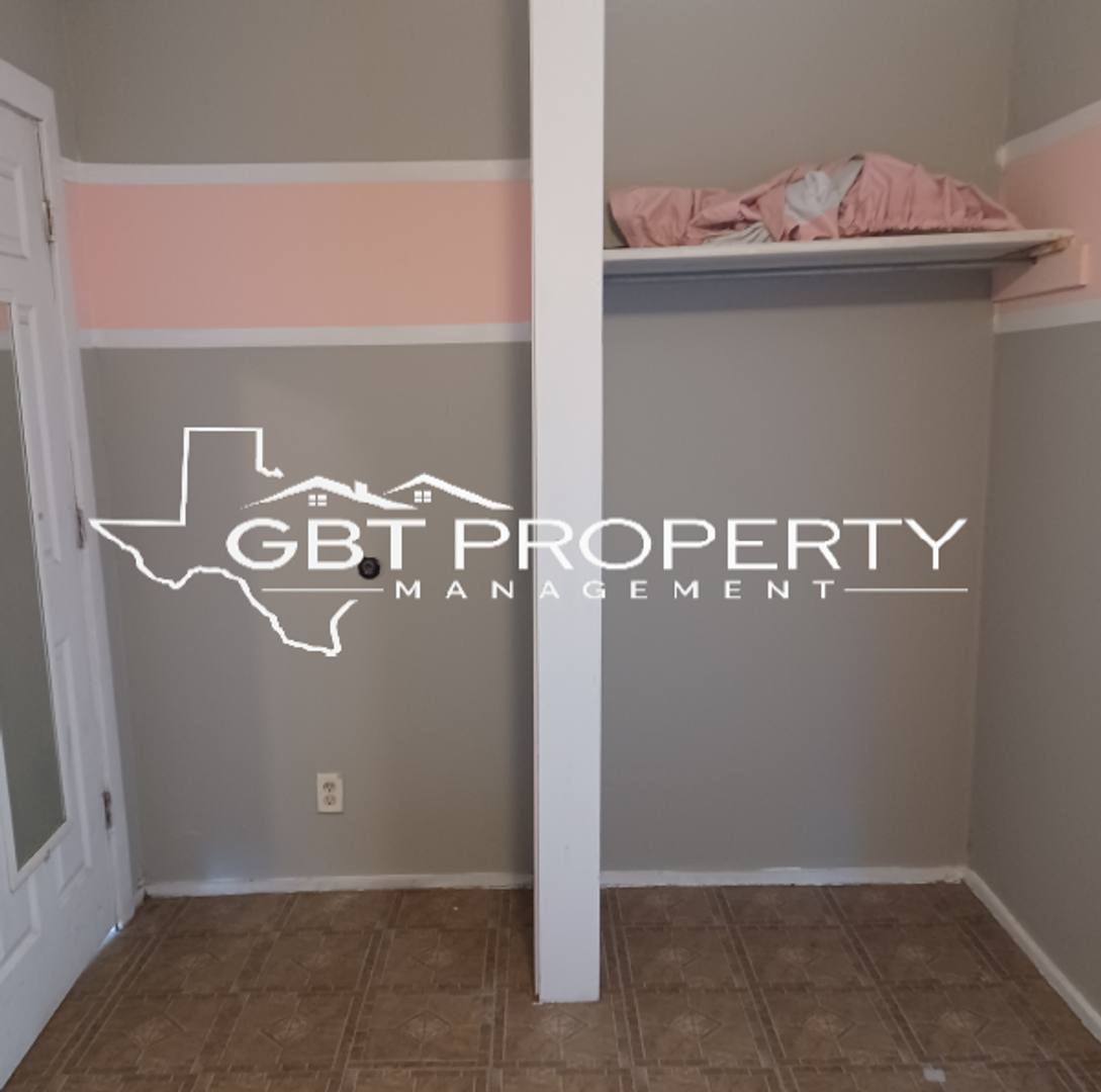 Apartment for rent at 205 - 207 Davis St, Longview, TX 75602