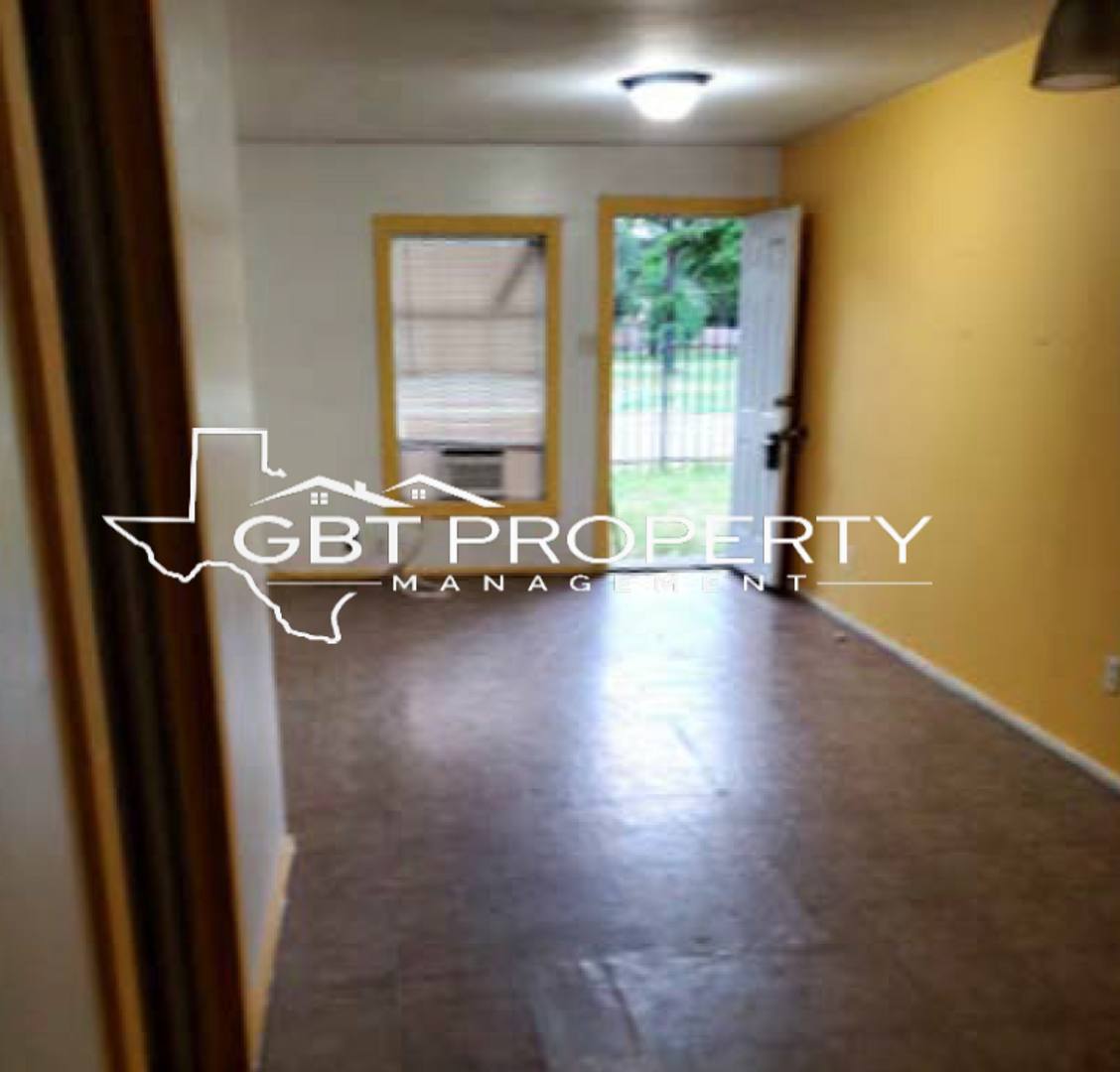 Apartment for rent at 205 - 207 Davis St, Longview, TX 75602