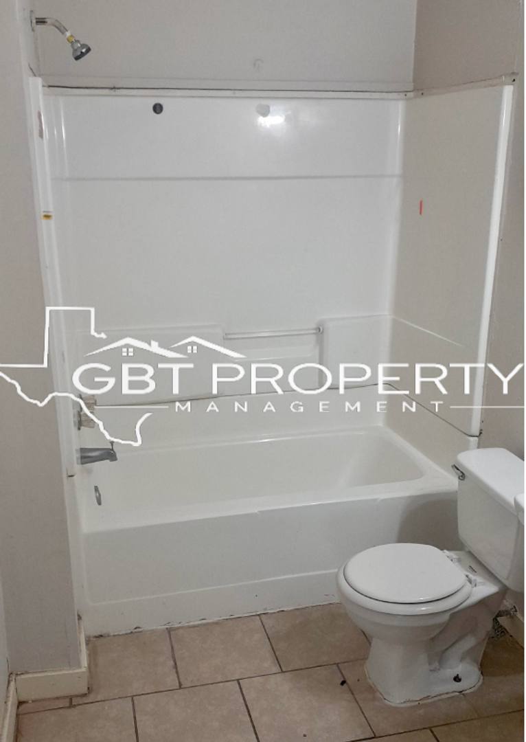 Apartment for rent at 205 - 207 Davis St, Longview, TX 75602