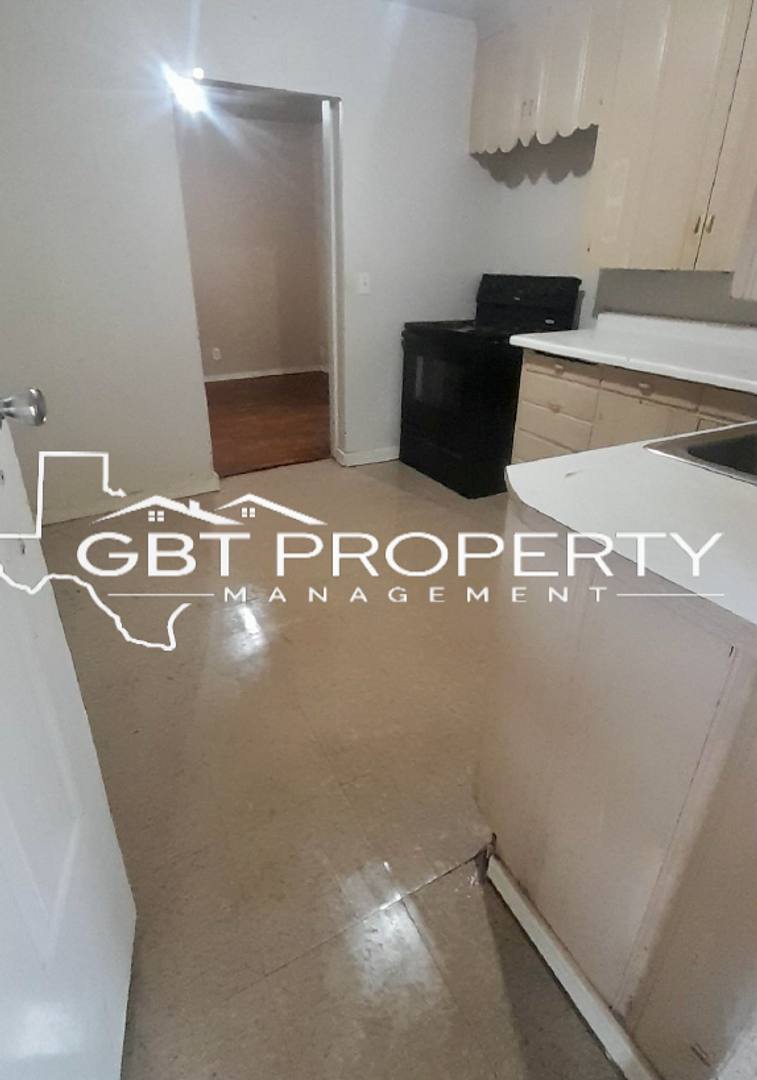 Apartment for rent at 205 - 207 Davis St, Longview, TX 75602