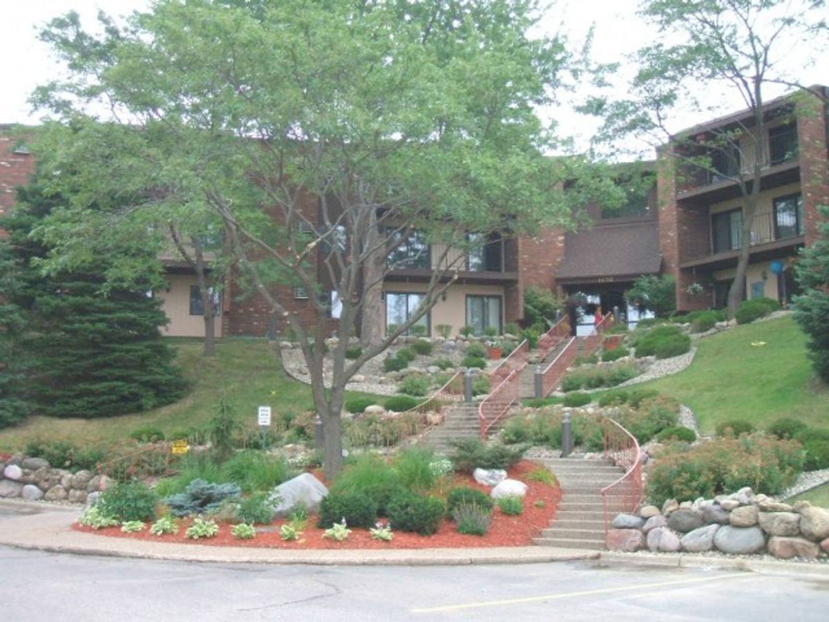 Apartment for rent at 1600 W 143rd St, Burnsville, MN 55306