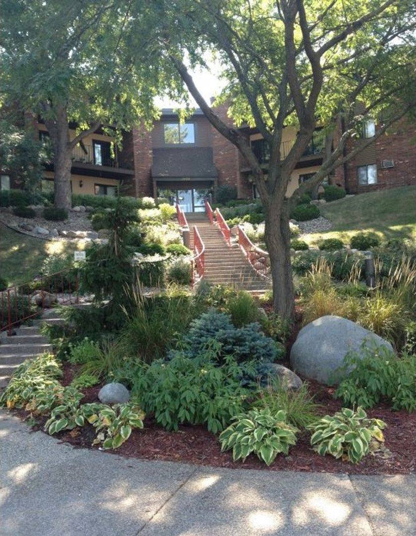 Apartment for rent at 1600 W 143rd St, Burnsville, MN 55306