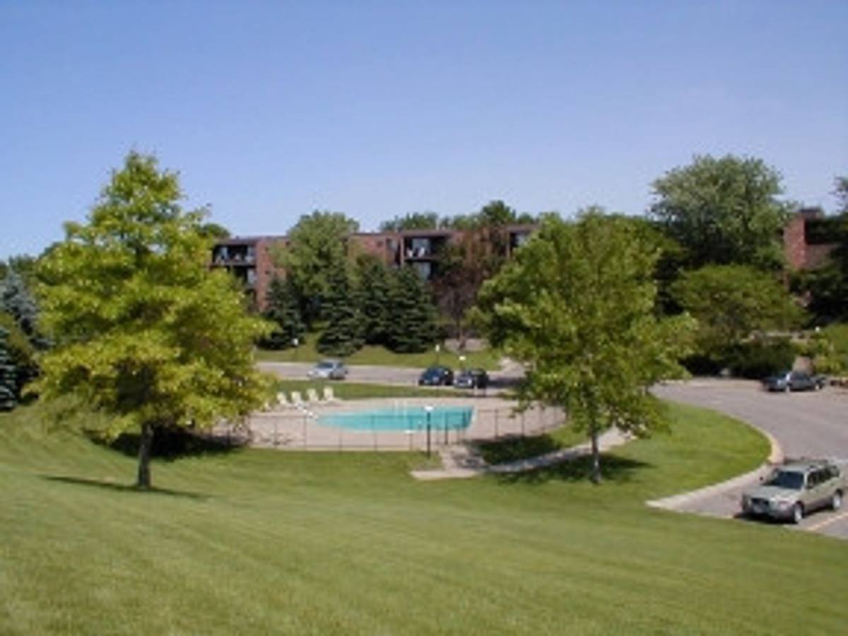 Apartment for rent at 1600 W 143rd St, Burnsville, MN 55306