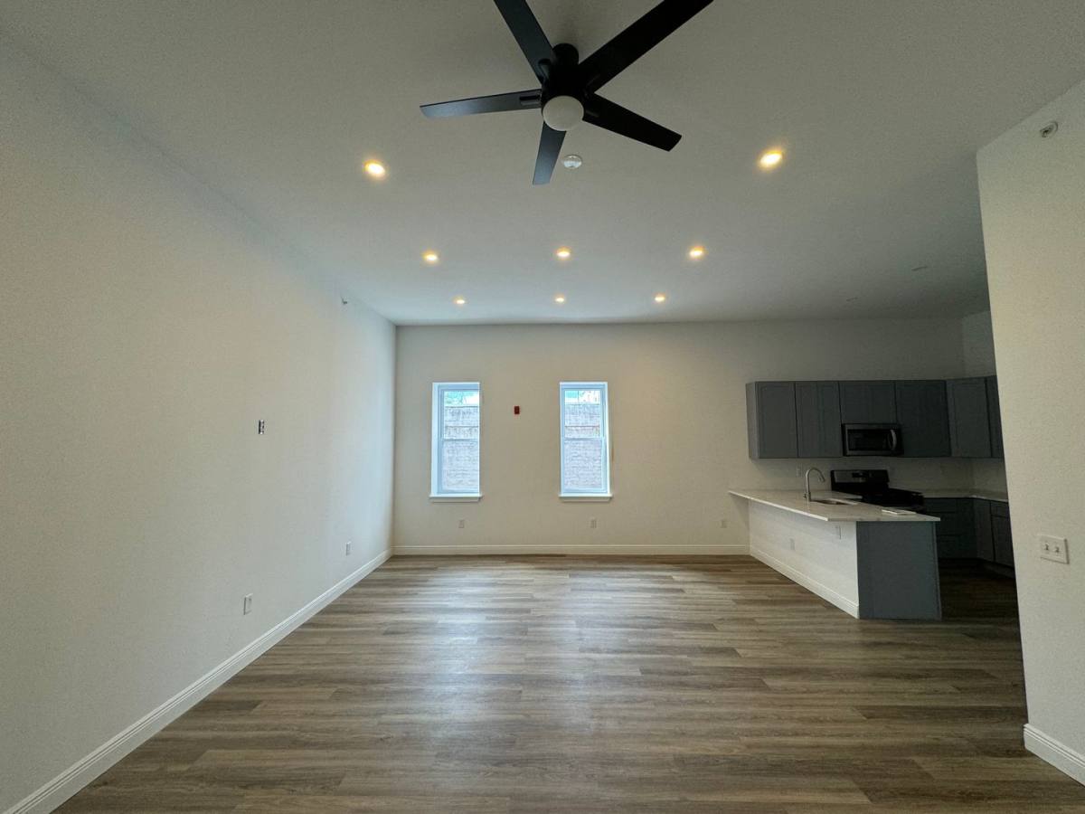 Apartment for rent at 322 Vine St, Camden, NJ 08102