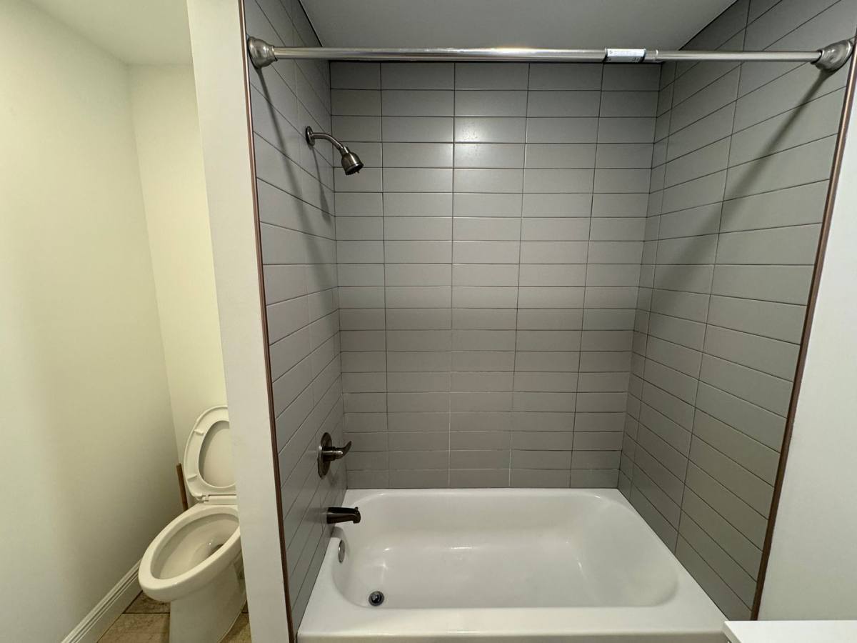 Apartment for rent at 322 Vine St, Camden, NJ 08102