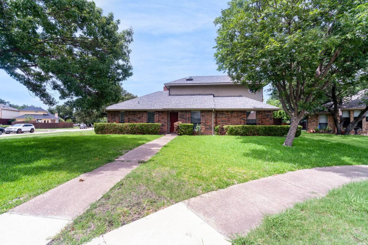 House for rent at 1905 Lansdown Court, Carrollton, TX 75010