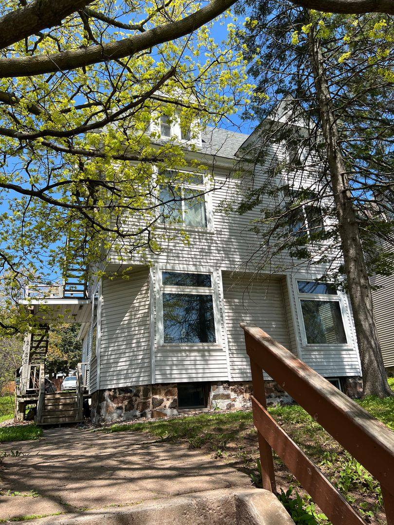 Apartment for rent at 2125 E Superior St, Duluth, MN 55812