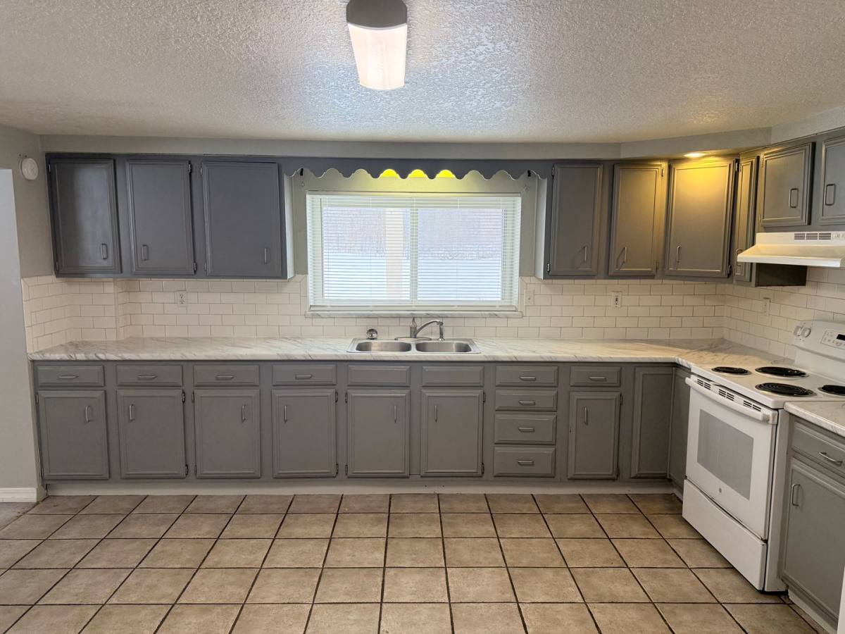Apartment for rent at 10016 10020 Austin Rd, Jackson, MI 49201