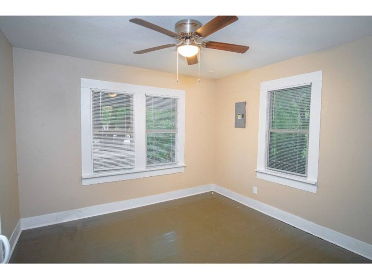 Apartment for rent at 1323 Lamar, San Antonio, TX 78202