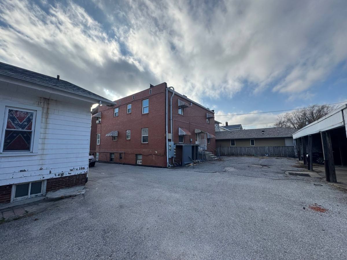 Apartment for rent at 143 W Locust St, Canton, IL 61520