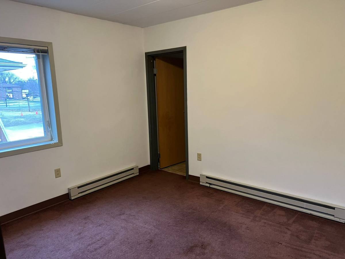 Apartment for rent at 916 Greenbrier Rd, Dekalb, IL 60115