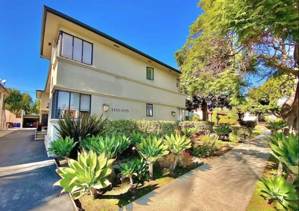 Apartment for rent at 1111 S Cochran Ave, Los Angeles, CA 90019
