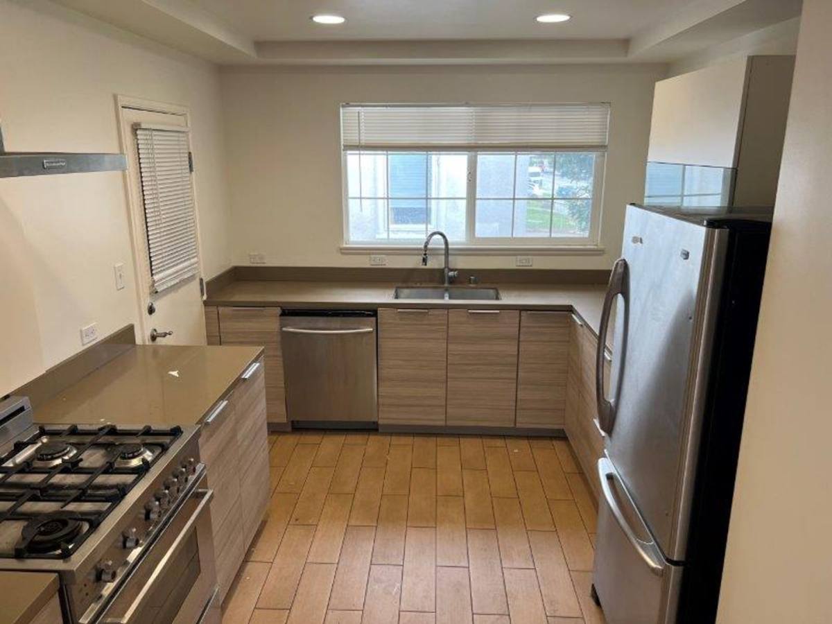 Apartment for rent at 1111 S Cochran Ave, Los Angeles, CA 90019